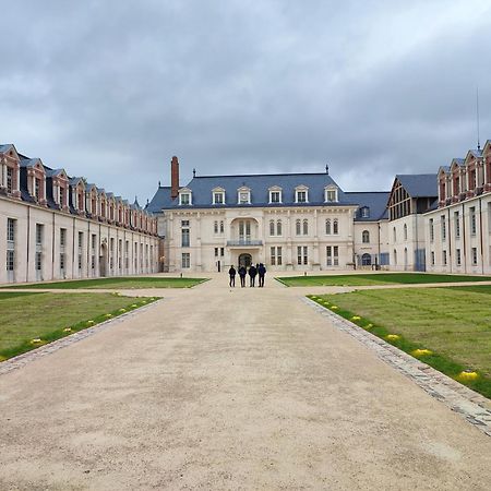 Appartement Vintage Avec Vue Sur Le Chateau Пиерфон Екстериор снимка